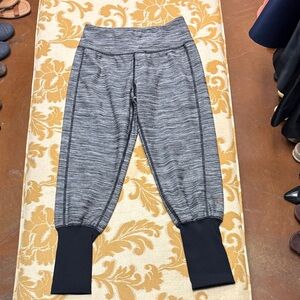 Kyodan Black and Gray capri Joggers no peeling. Very good condition